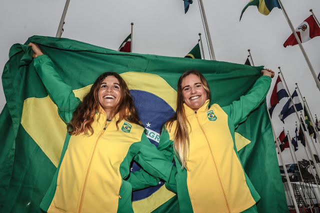 Martine e KAhena, as Porta-bandeiras em 2019 (Divulgação/Surto Olímpico)