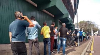 Fila de torcedores para compra de ingressos (divulgação/Coritiba)